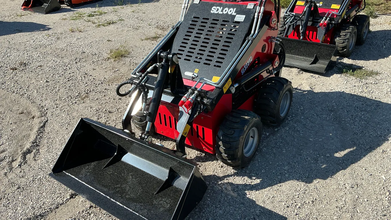 UNUSED 2026 SDLOOL SL323TZ STAND ON SKID STEER LOADER SN: 323TZ260769