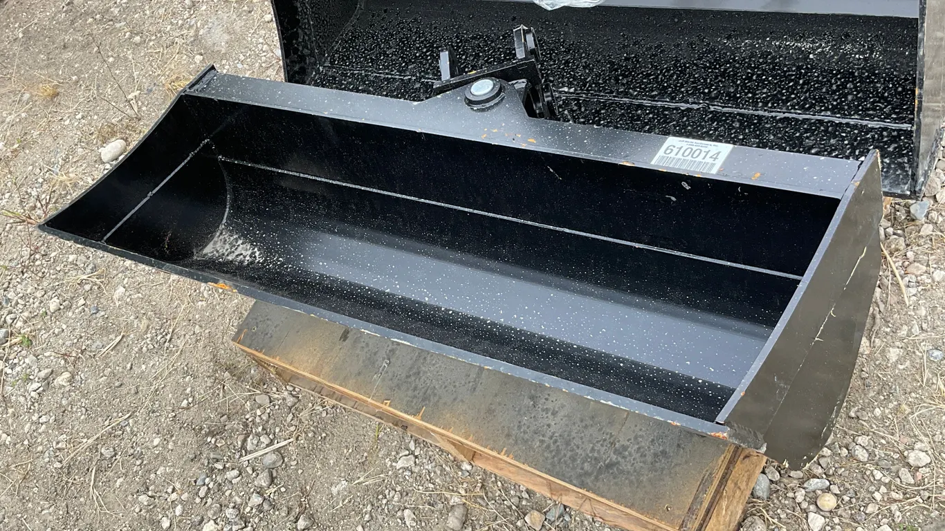 UNUSED 2026 MIVA 40” TILTING BUCKET TO FIT 1-3 TON EXCAVATOR SN: F13344