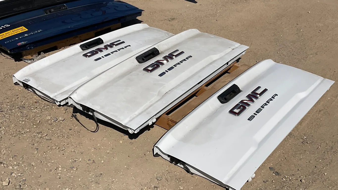 (3) 2020-25 GMC SIERRA 2500/3500 TAILGATES