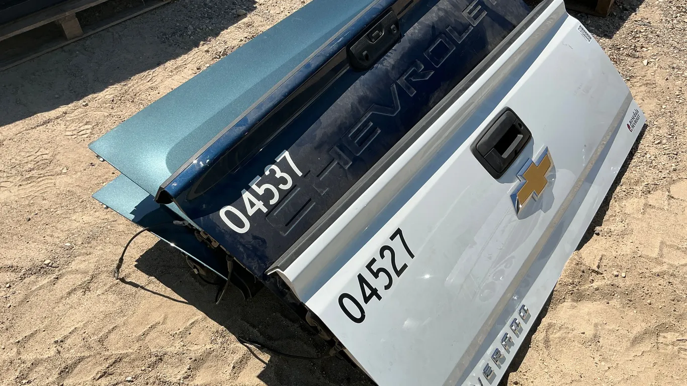 (4) CHEVROLET SILVERADO 2500/3500 TAILGATES