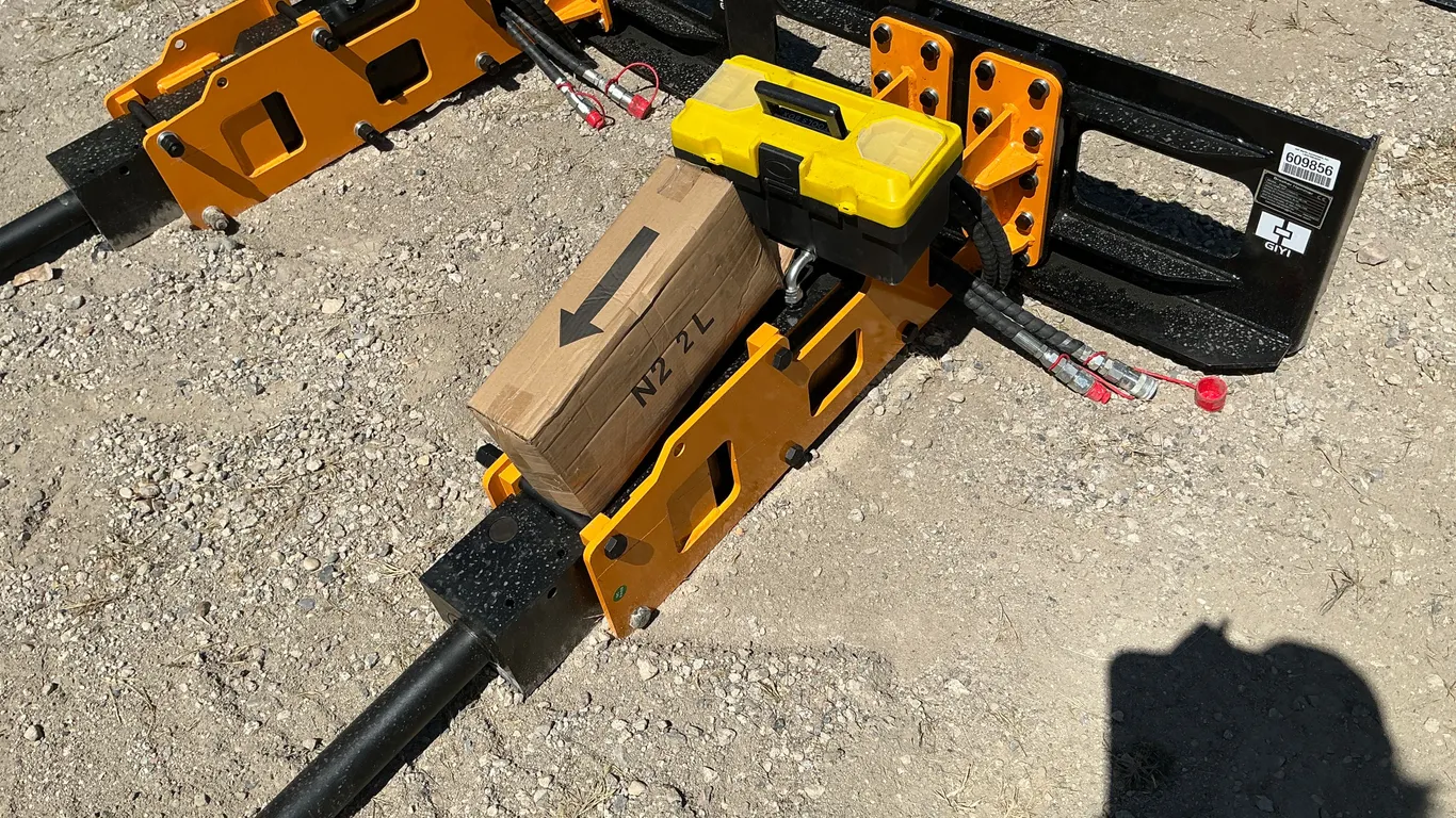 UNUSED 2026 GIYI P680 BREAKER HAMMER SN: PSC6802607180