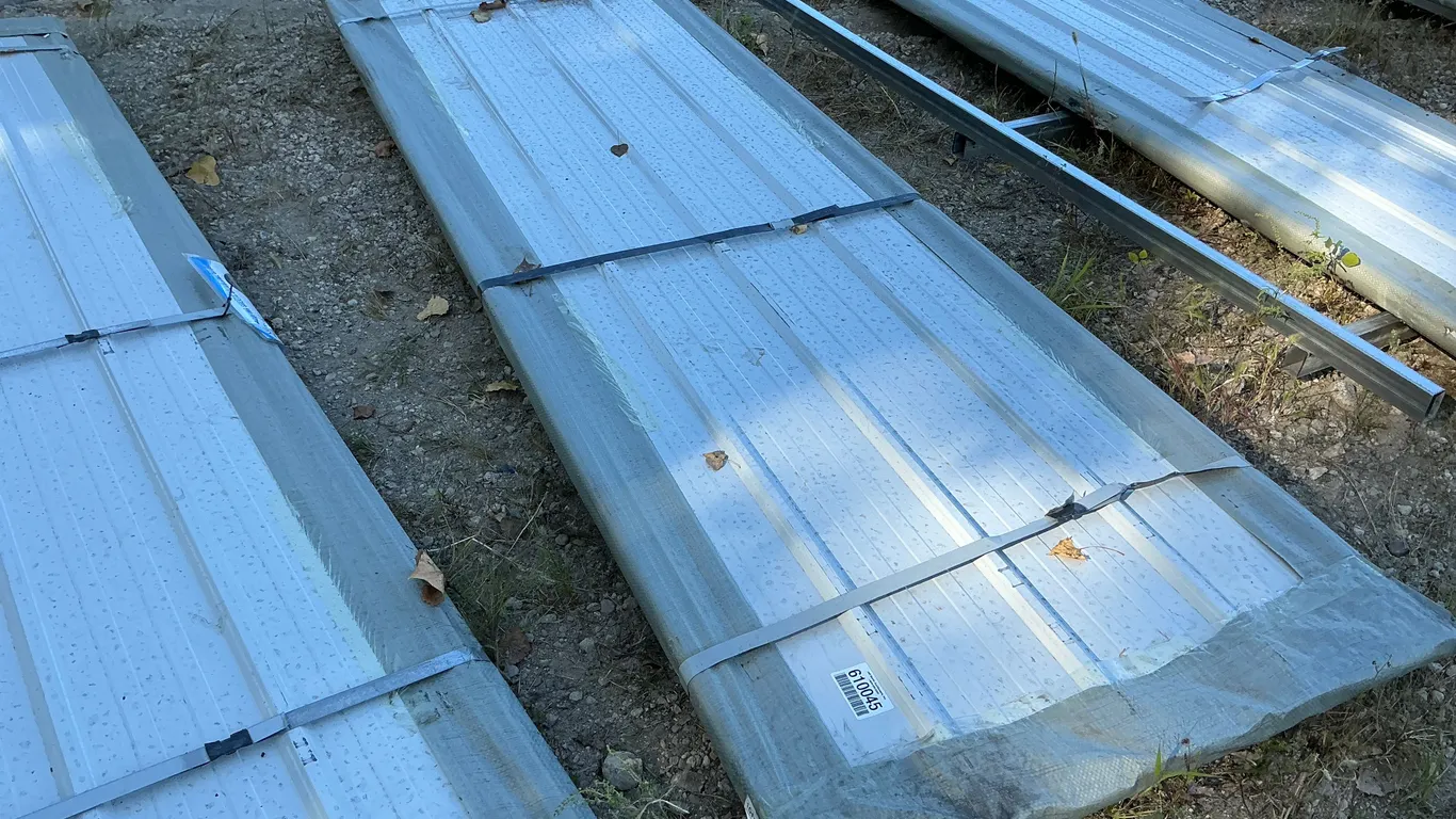 UNUSED SKLP SK-XH50 (50) 10’ GALVALUME RIB STEEL PANELS