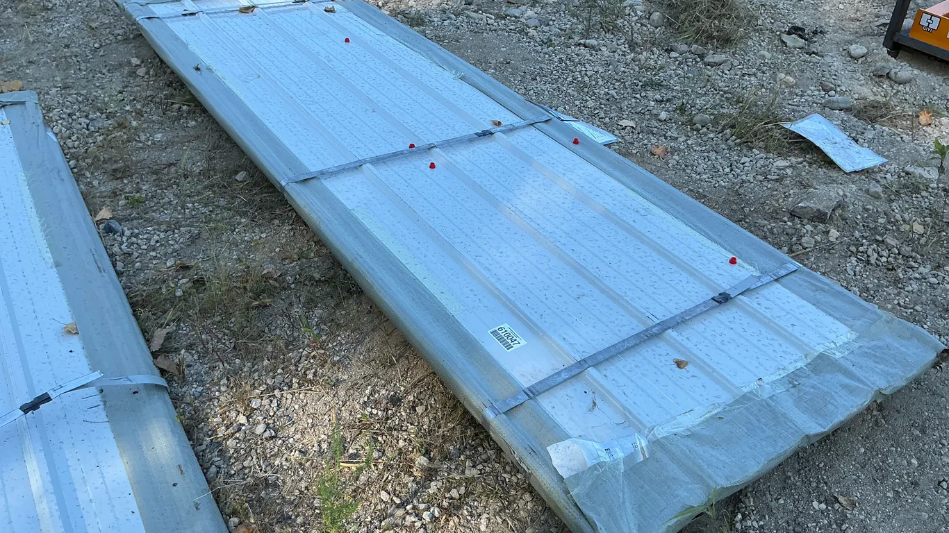 UNUSED SKLP SK-XH50 (50) 10’ GALVALUME RIB STEEL PANELS