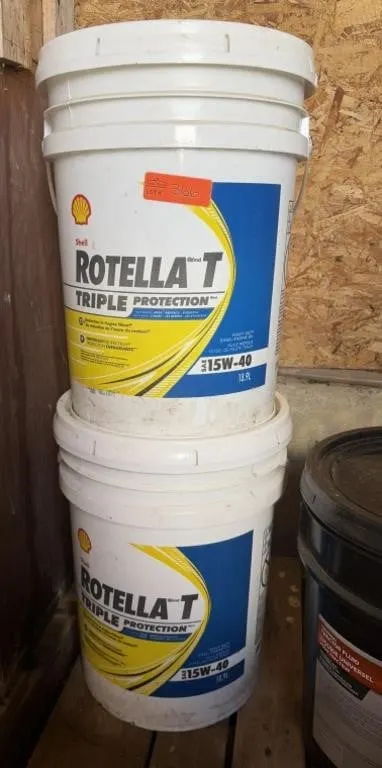 Full 5 Gallon Buckets of 15W-40
