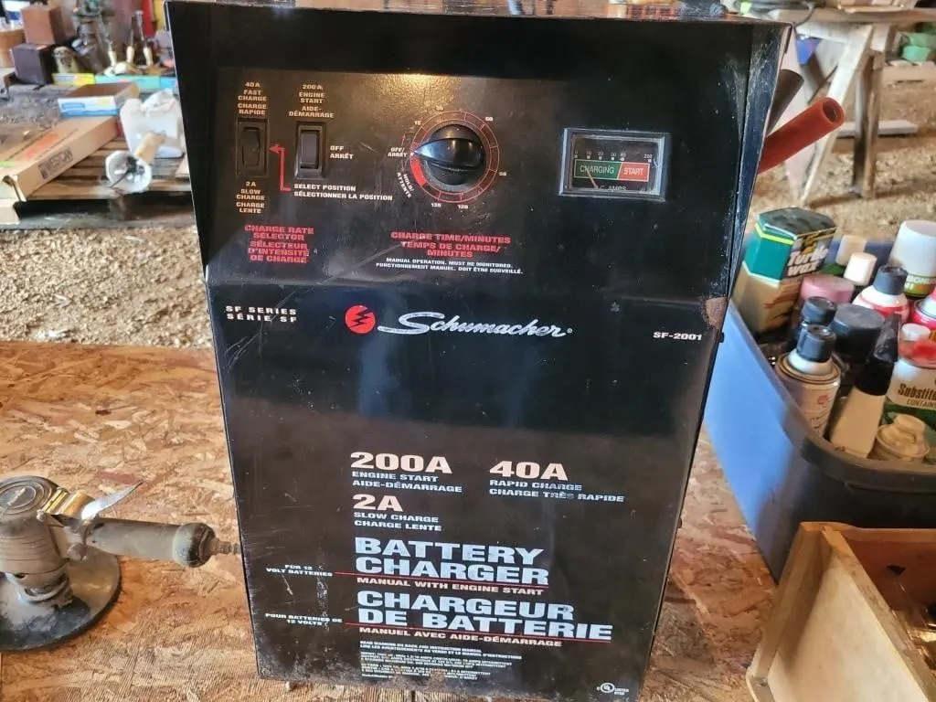 200A Engine Start 40A 2A Battery Charger