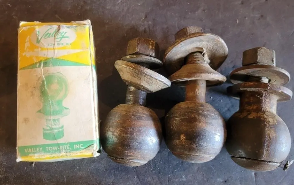 8" Bottle Jack, 4 Trailer Hitch Balls 1 7/8"