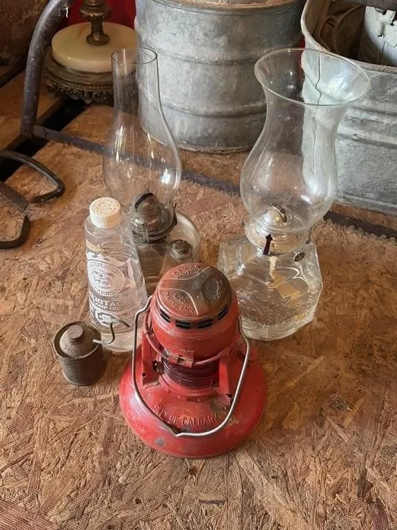 Vintage oil Lamps with Oil/Oil Tin