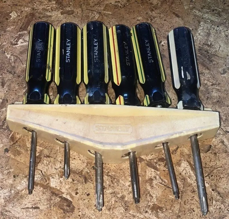 Six Stanley screwdrivers with a holder. Three