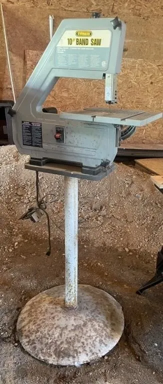 Trademaster 10-inch Band Saw. Works.