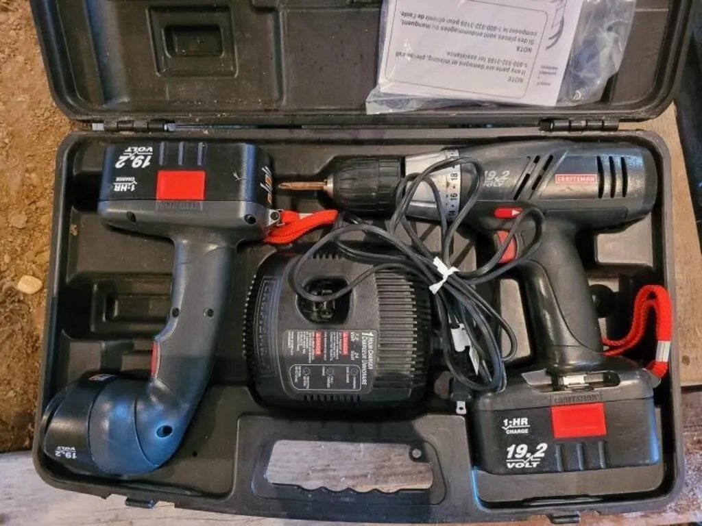 Craftsman 19.2v 1/2" Drill & Flashlight in