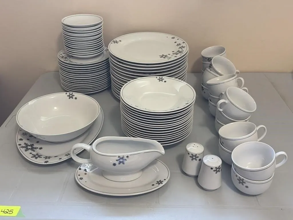 86 Pc Home Discovery Seasonal Plate Set
