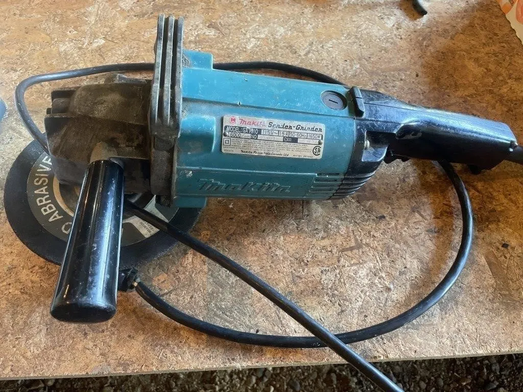 Makita electric Sander-Grinder with abrasive