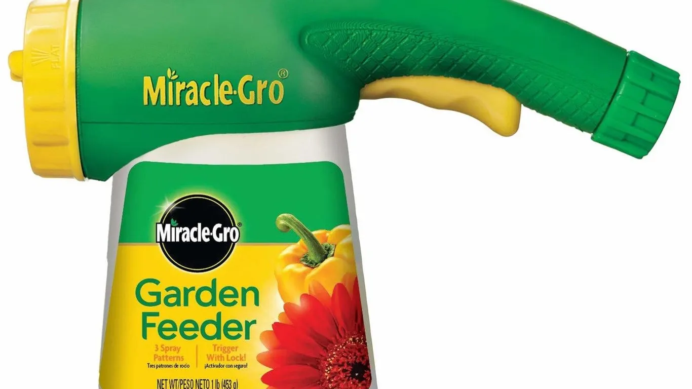 Miracle-Gro Garden Feeder Plant Food 1 lb 1pk