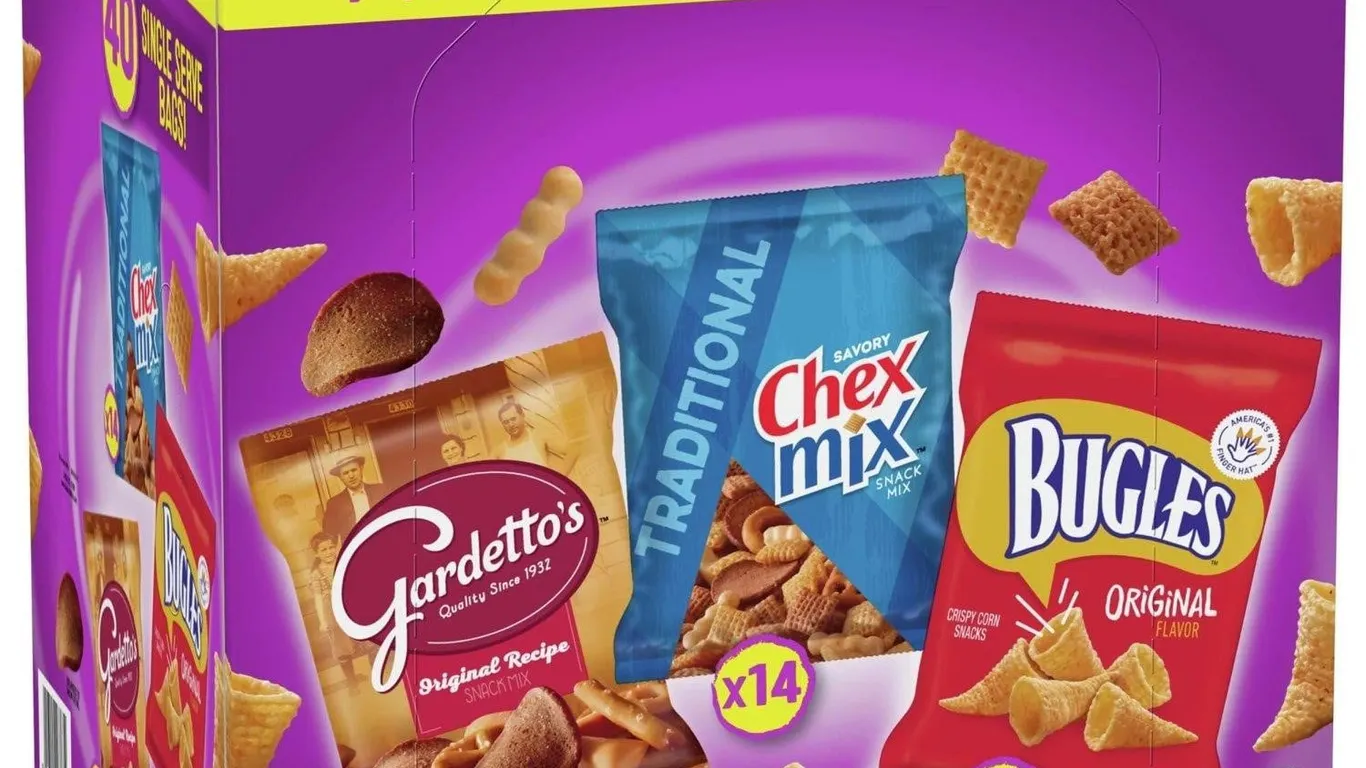Mixed lot of General Mills Snack Variety Pack...