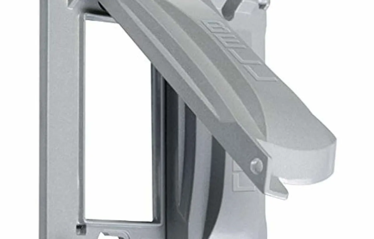 BELL 2-Gang Metal Weatherproof Receptacle Cover