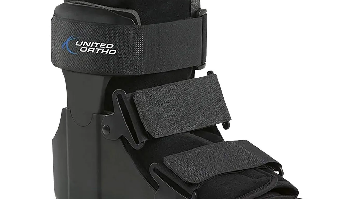 United Ortho Short Cam Walker Fracture Boot Med