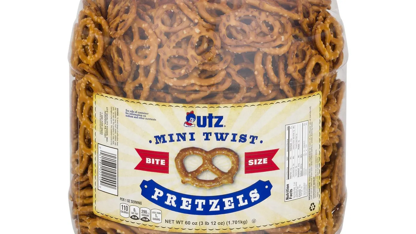 Utz Bite Size Pretzels 60 oz Barrel