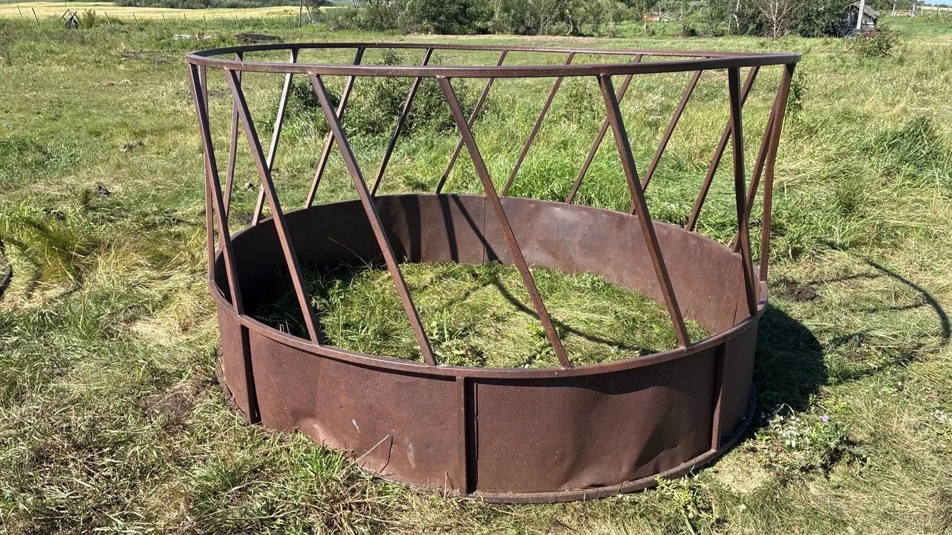 Skirted Round Bale feeder 96" x 52" high