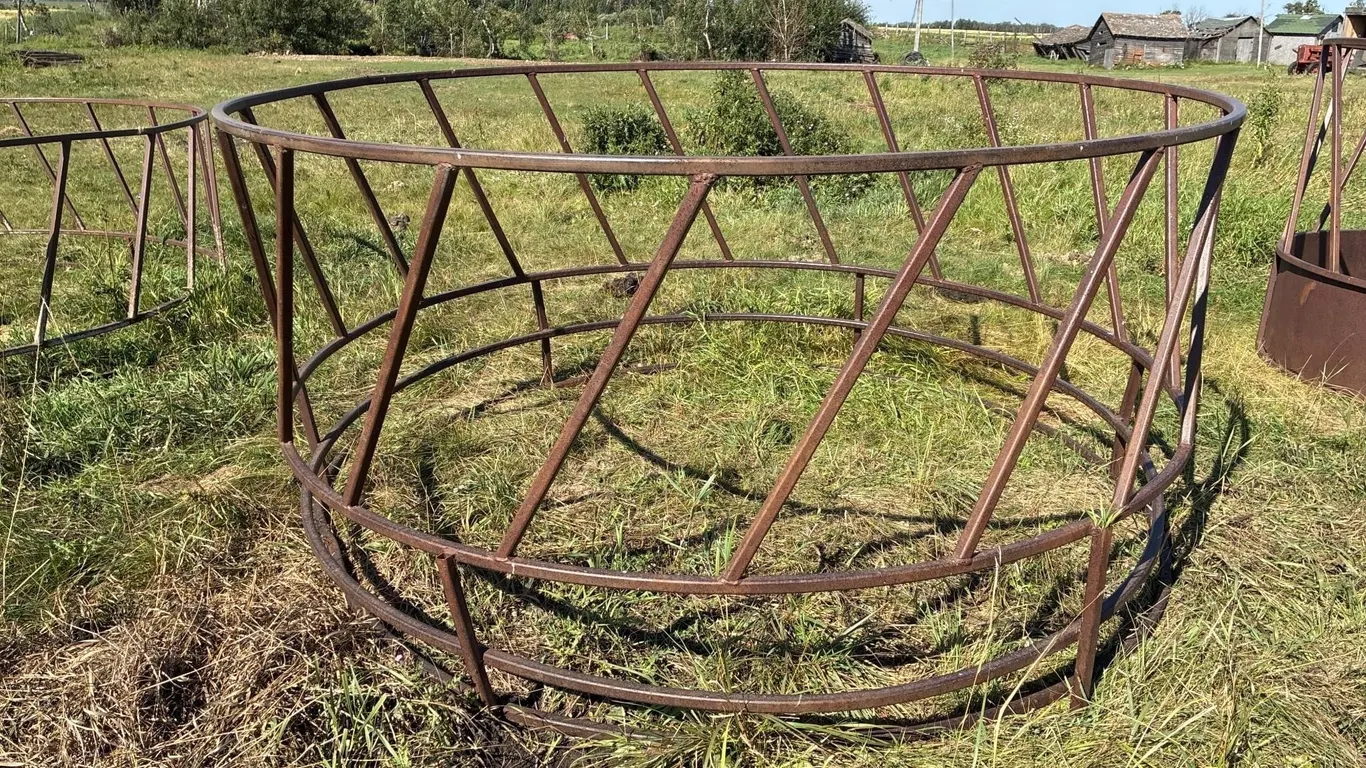 Round Bale feeder. 96" x 46" High