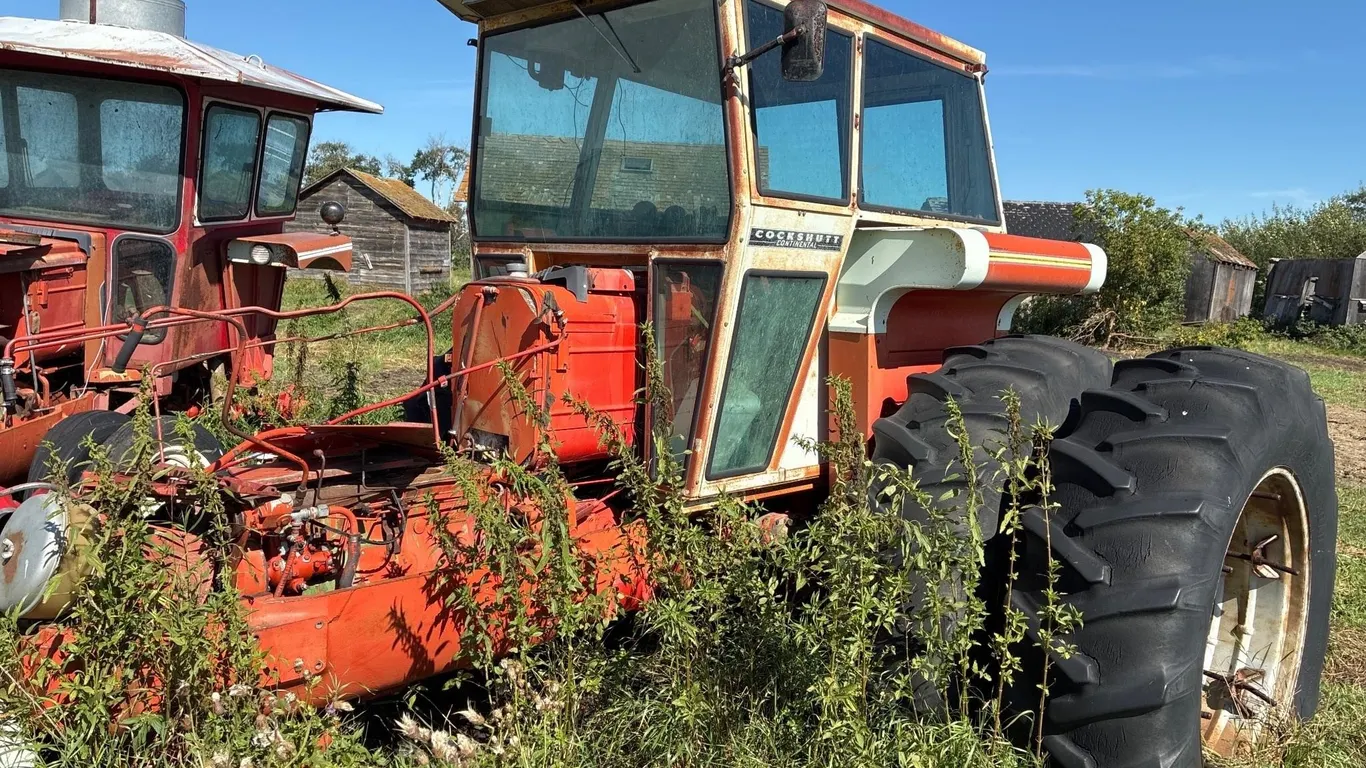 1969 Cockshutt 1850 Tractor for parts S/N 233764