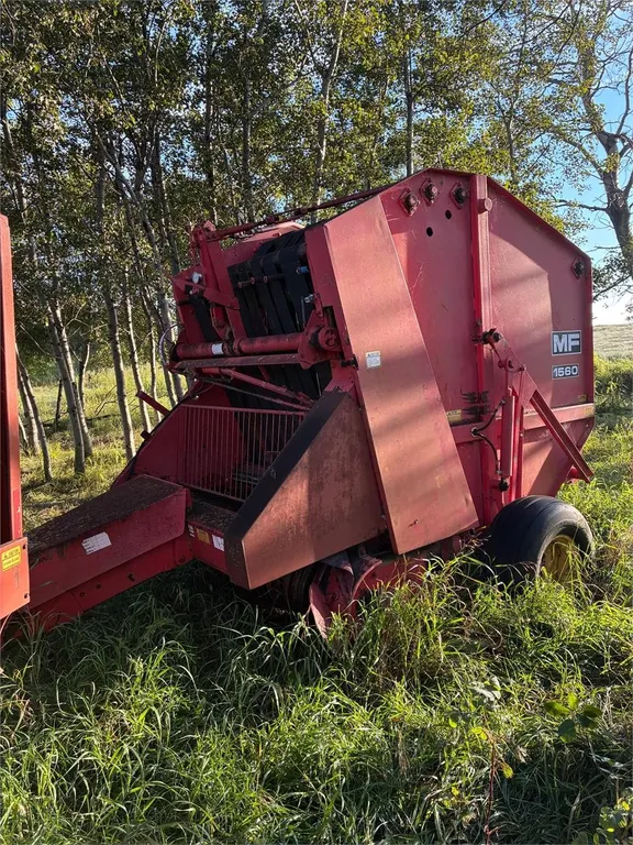Massey 1560 round baler for parts. S/N 004018