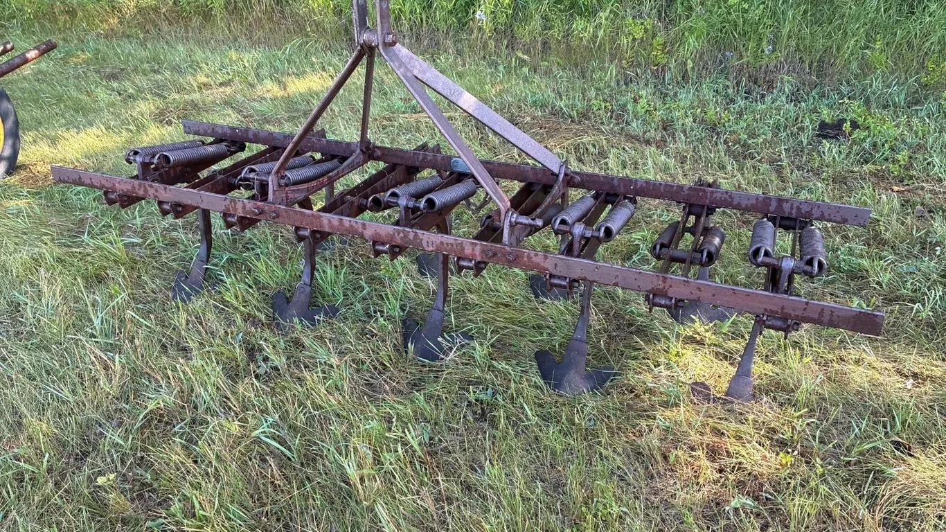 3pt hitch 7 ft cultivator.
