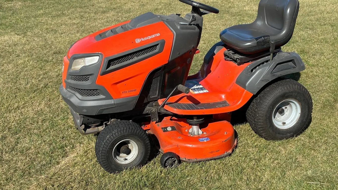 Husquavarna Riding Lawn Tractor, 244 hrs, Running