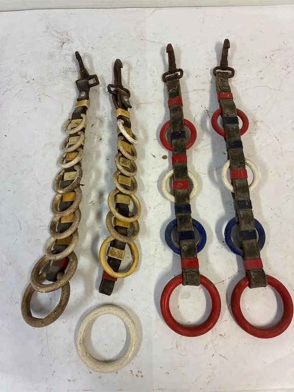 2 sets of spreader rings. Leather is dried out.