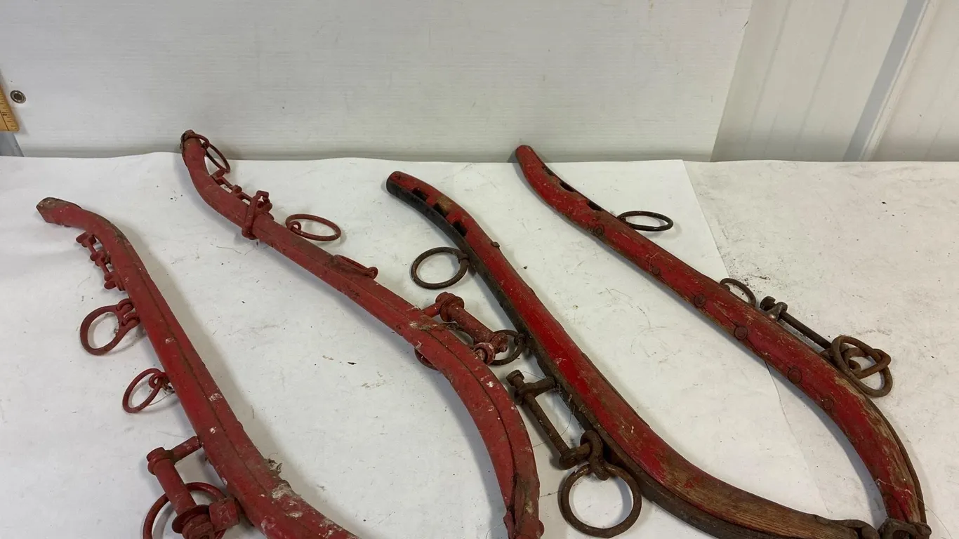 1 set metal & 1 set wood hames