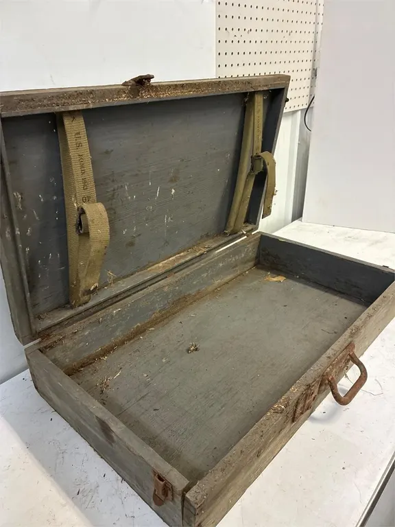 Retro wood case. 28 x 16 x 5.5” high.