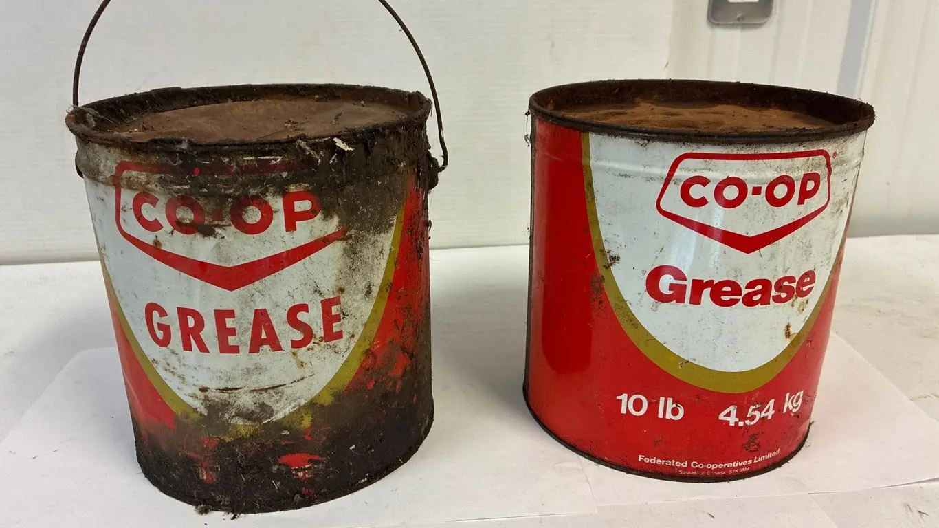 1 Grease Pail 1 grease can