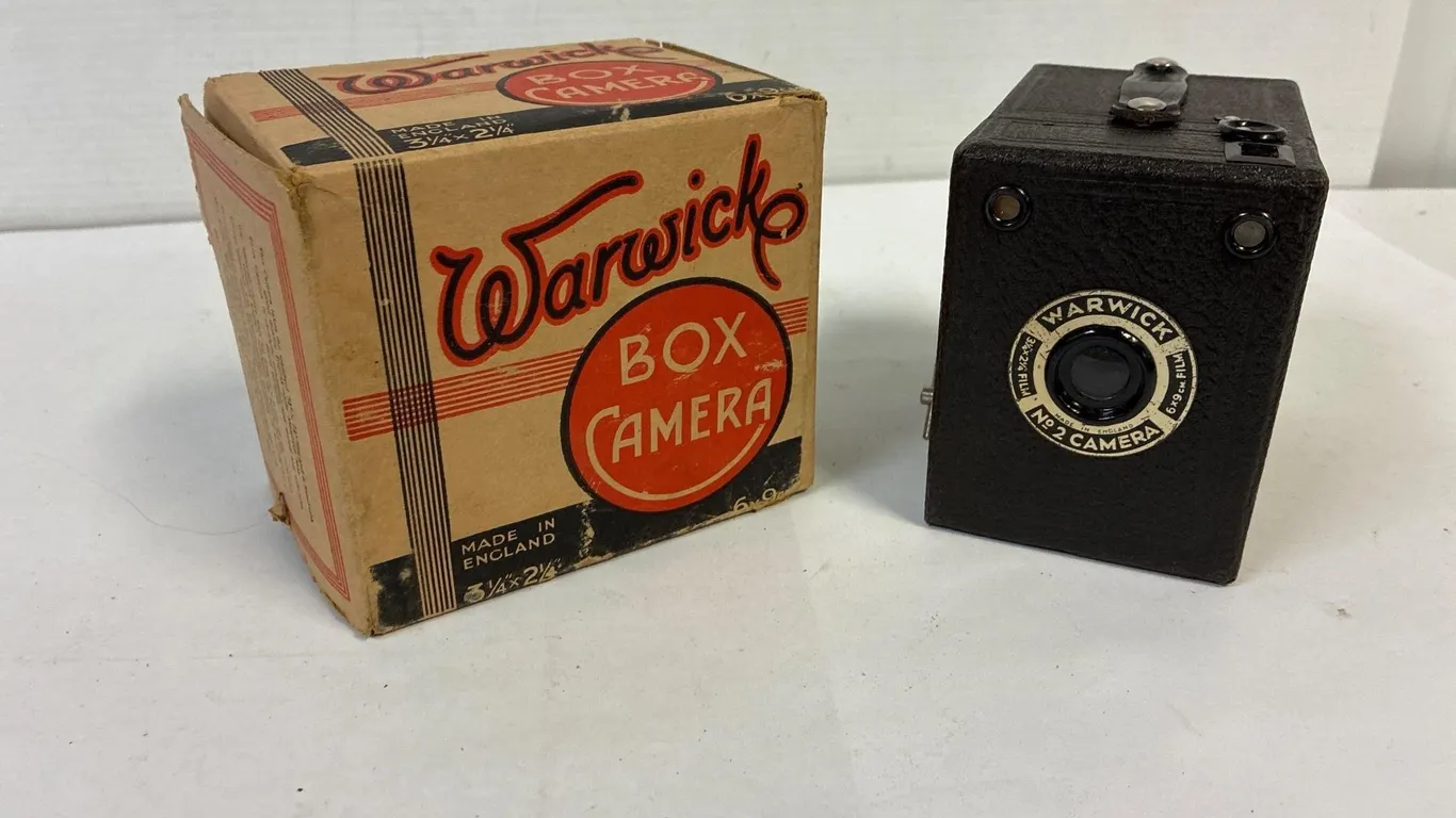 Warwick box camera w original box