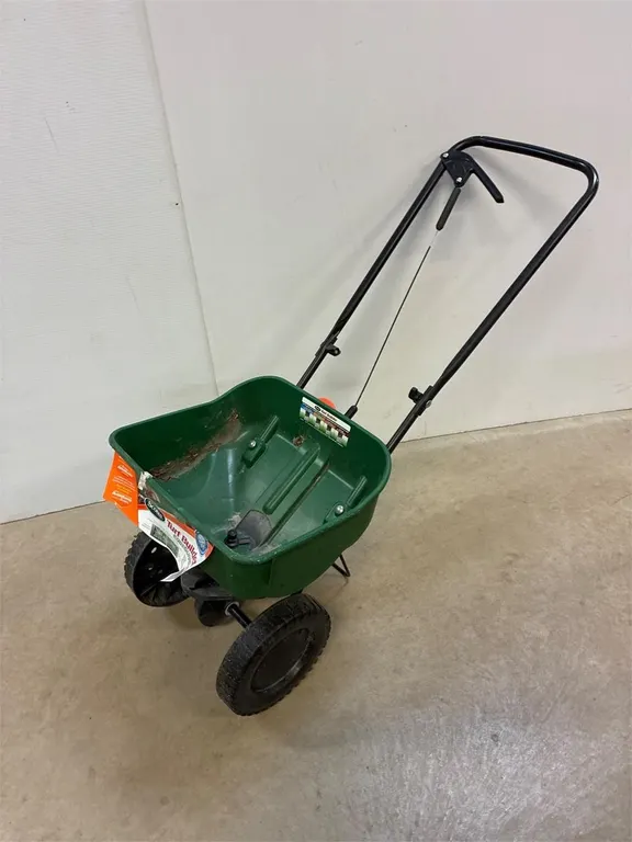 Lawn Fertilizer / seeder