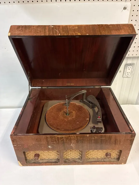 Sterwart Warner turn table. Cord is cut off