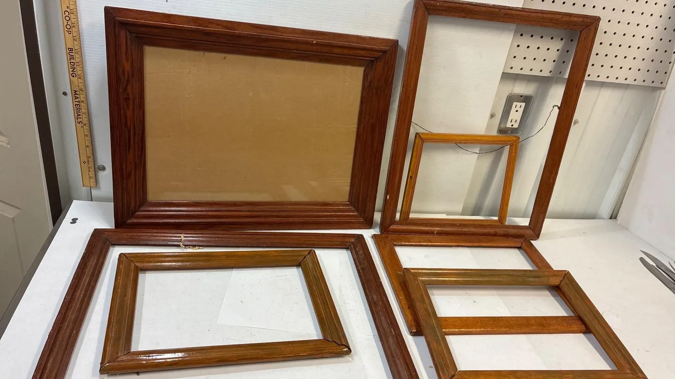 Wood picture frames. Only 1 with glass