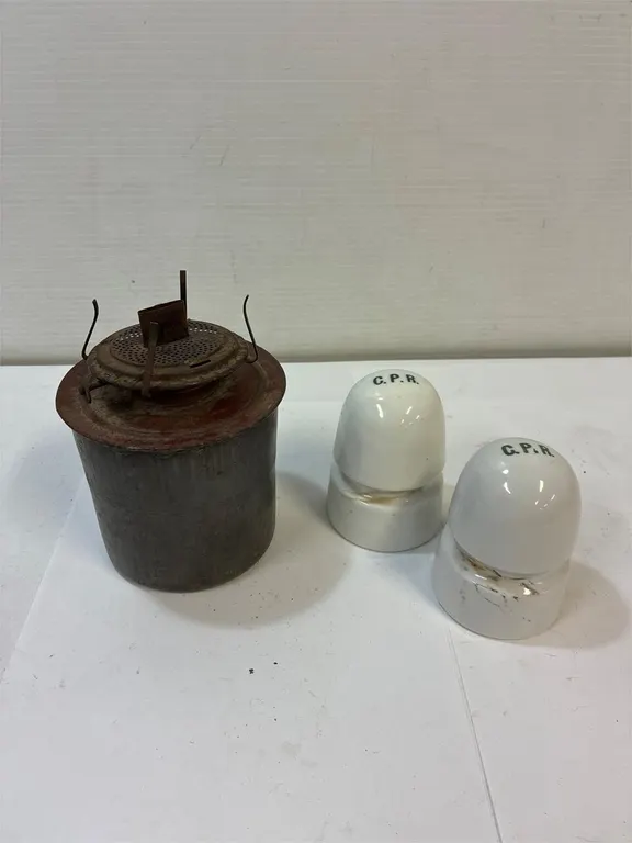 CN lamp and CPR insulators