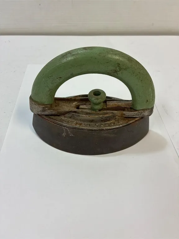 A.R. Woodyatt Sad iron w handle