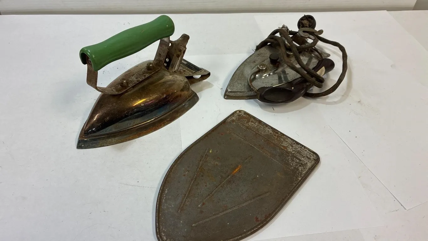 Retro electric irons. Trivet