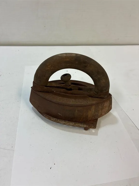 Smart iron and trivet. Handle is poor