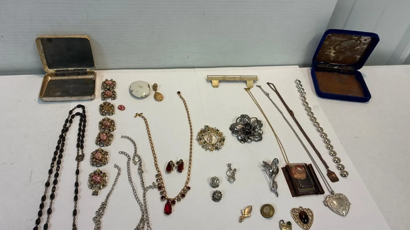 Jewelry. And jewelry pcs
