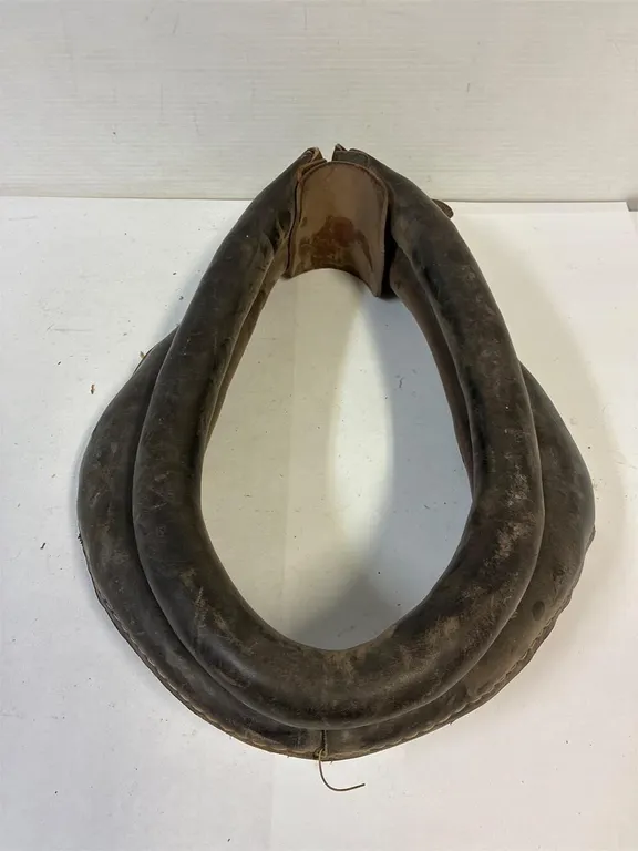 Small Leather Collar. 15.5”