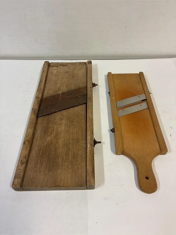 2 vegetable cutters/slicers