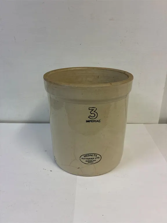 Medalta 3 gallon crock. Cracked