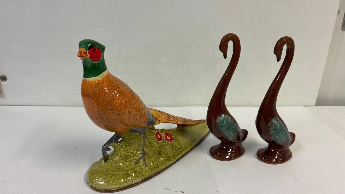 3 pottery birds.