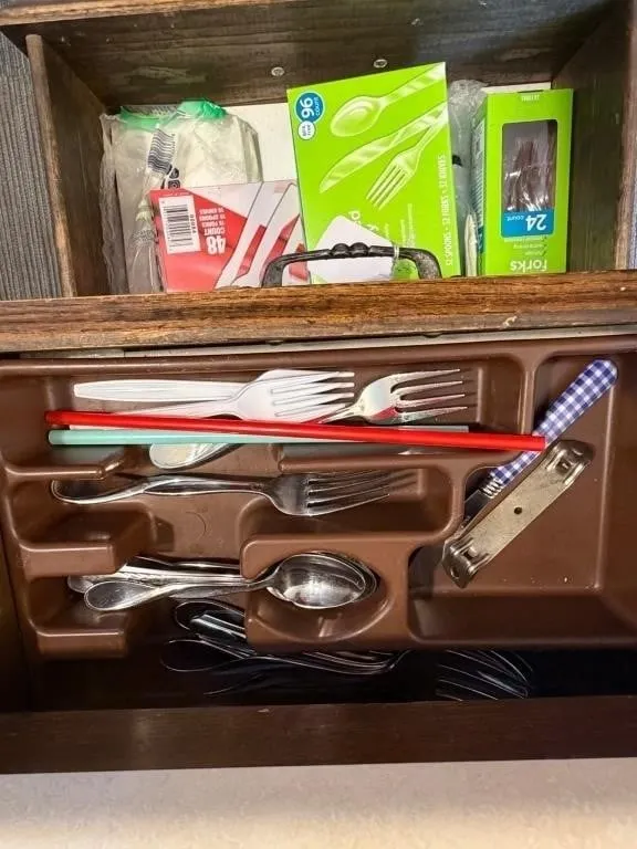 Cutlery Drawer Organizer with Utensils