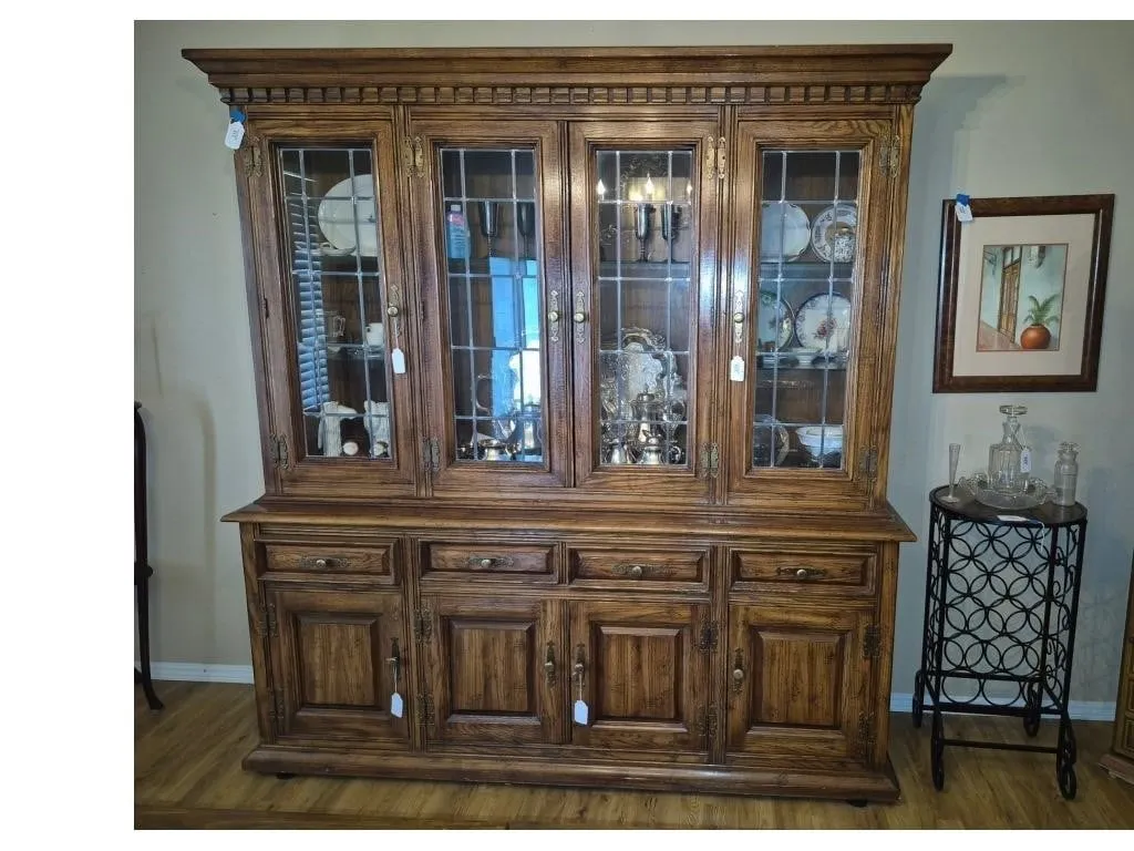Thomasville Wood China Hutch