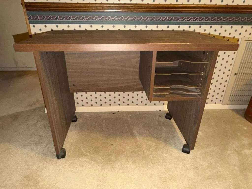 Wood Laminate Desk with Rolling Casters
