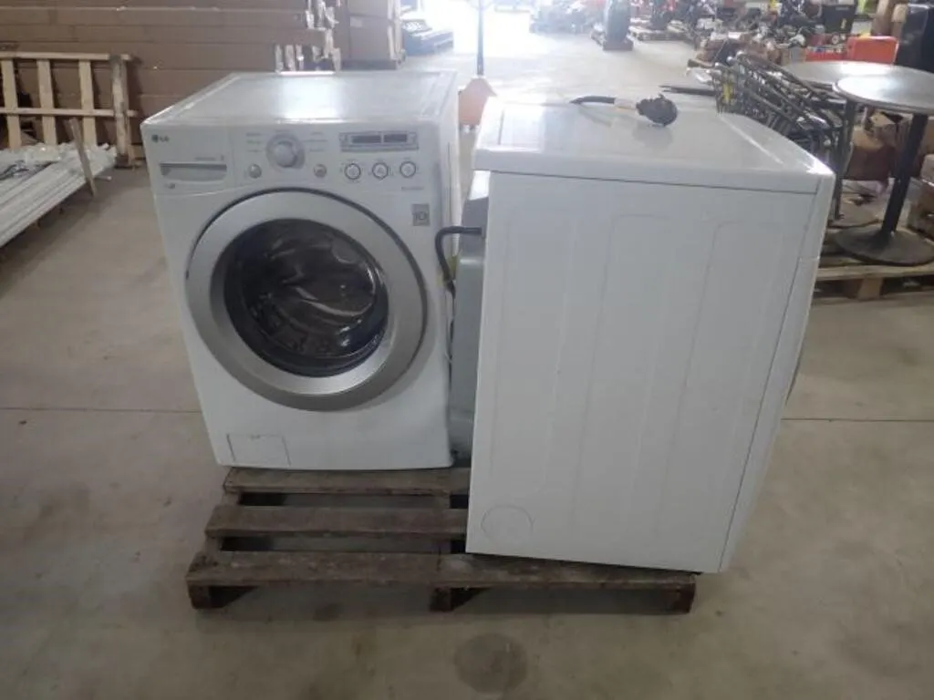 LG 27 In. Washing Machine & Dryer