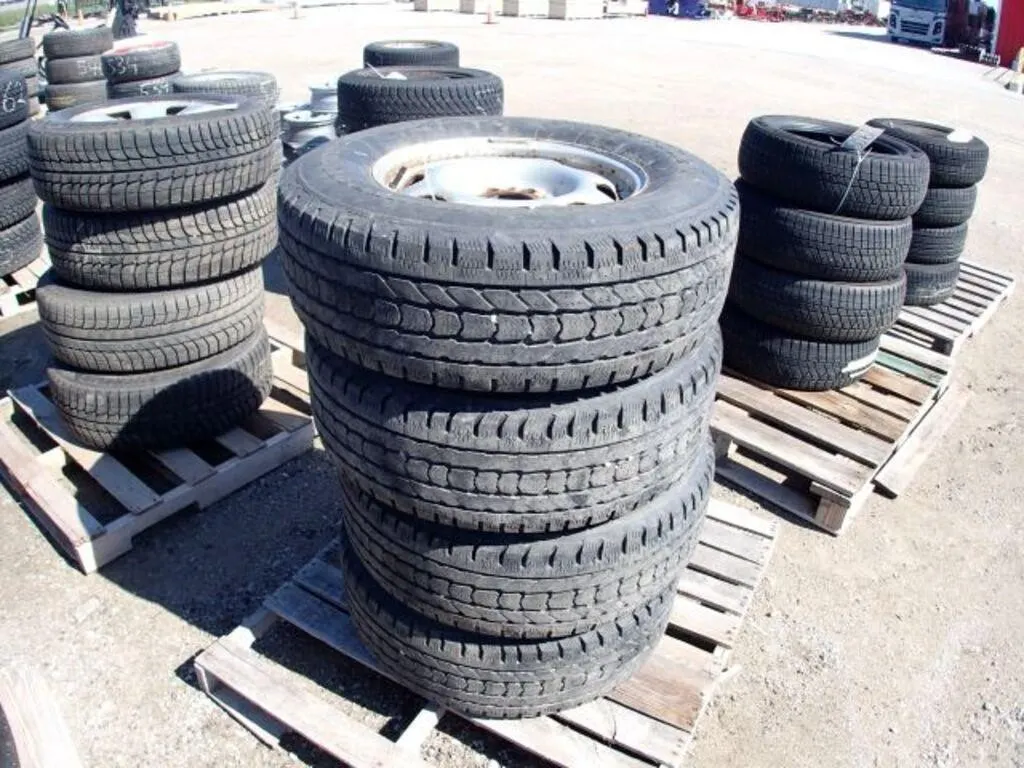 Qty Of (4) Firestone Winterforce 265/70R17 Tire(s)