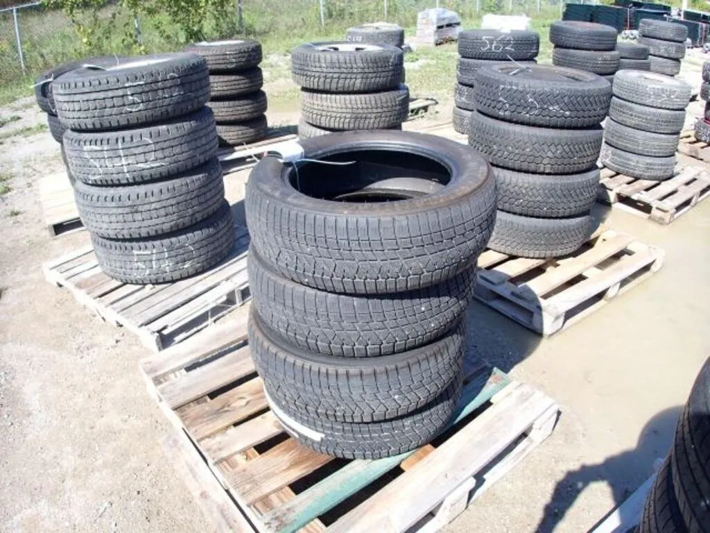 Qty Of (4) Kumho 215/60R17 Tire(s)